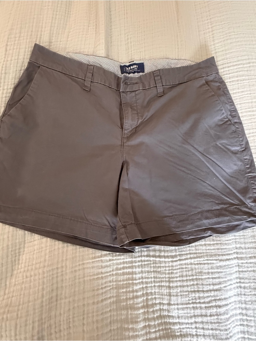 Old Navy Women’s Chino Shorts- EUC